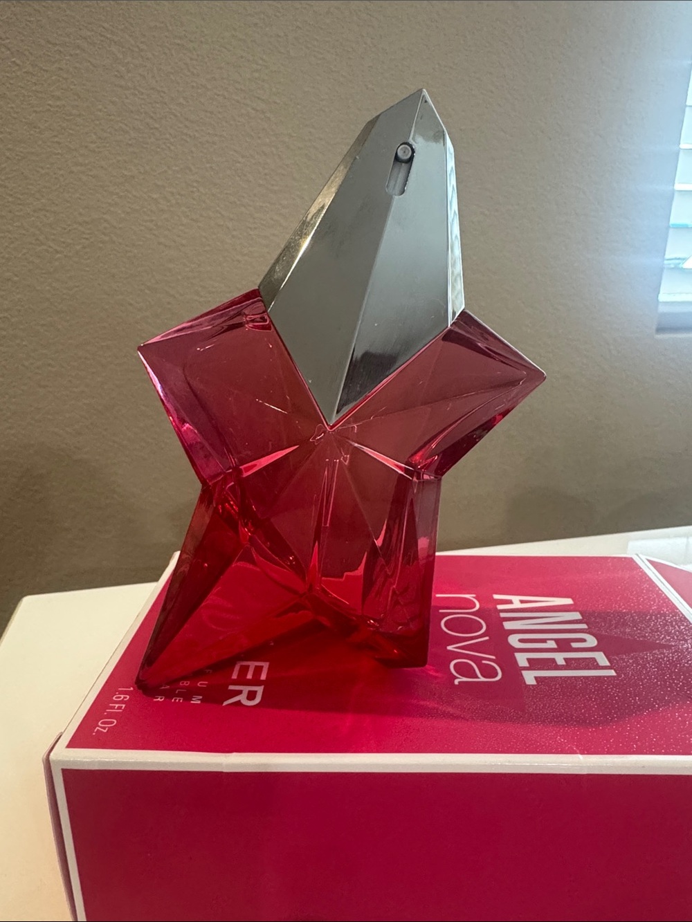 Mugler Angel Nova Eau de Parfum - Bright Fuchsia Packaging - Picture 3 of 5